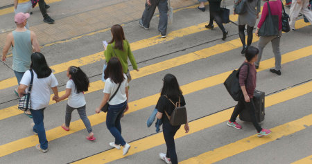 Central, Hong Kong, 10 April 2018:- Crowded of People crossing the traffic roadのeditorial素材