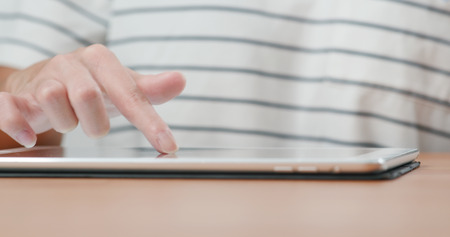 Use of tablet on table