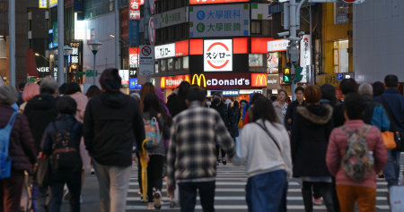 Taipei, Taiwan- 26 December 2018: People cross the road in Taipei cityのeditorial素材