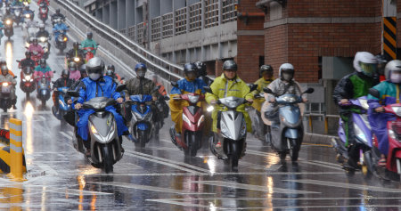 Dihua Street, Taipei city, 26 December 2018:- Crowded of scooter in taipei cityのeditorial素材