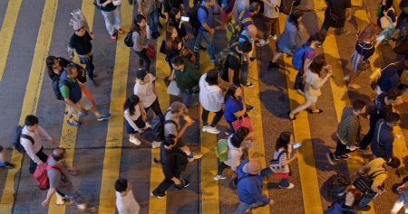Mong Kok, Hong Kong 21 March 2019: Top view of people cross the road in Hong Kong at nightのeditorial素材