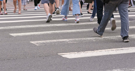 Xinyi District, Taiwan, 30 May 2018:-  Crowded of People crossing the street in Taipei cityのeditorial素材