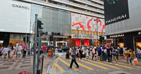 Tsim Sha Tsui, Hong Kong 16 July 2019: People walk in the streetのeditorial素材