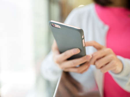 woman using phoneの写真素材