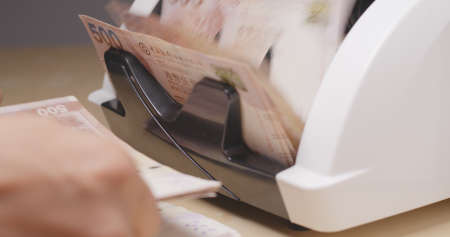Banknote bill counting on machine