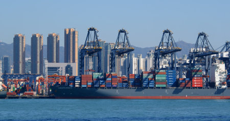 Kwai Tsing, Hong Kong 29 November 2019: Kwai Tsing Container Terminalsのeditorial素材