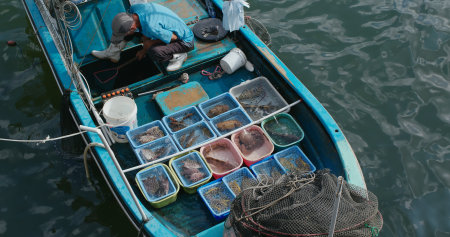 Sai Kung, Hong Kong, 22 September 2020: Sell seafood on fisherman boatのeditorial素材