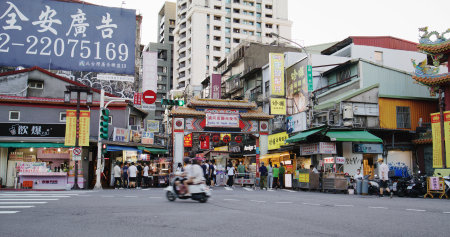 Taipei, Taiwan 27 September 2022: Raohe St. night market in Taipei of Taiwanのeditorial素材