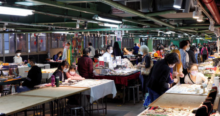 Taipei, Taiwan 30 October 2022:  Jianguo weekend Jade Market in Taipei city of Taiwanのeditorial素材