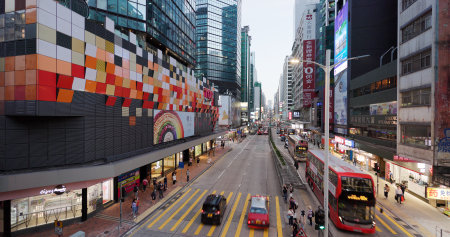Mong Kok, Hong Kong 05 November 2021: Hong Kong city street in the eveningのeditorial素材