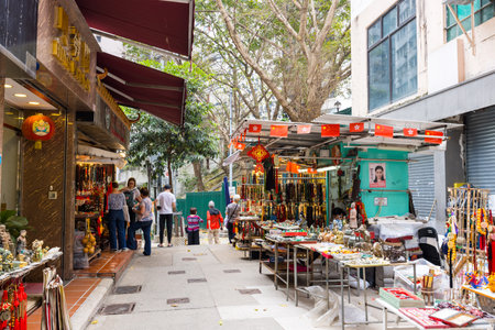 Hong Kong 01 April 2024: Shop sell antiques in Hong Kong lascar roadのeditorial素材