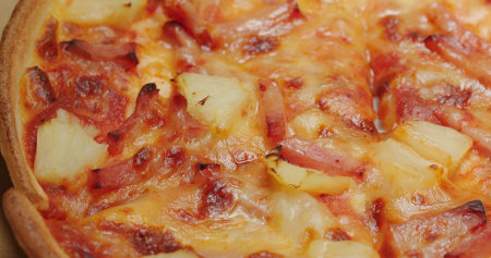 Delicious fresh pineapple pizza close upの写真素材