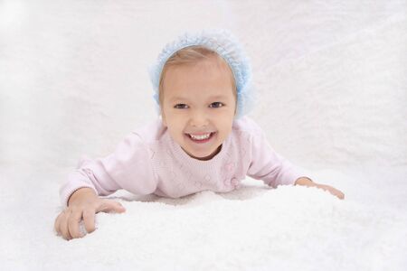 child in salt room. Halotherapy for treatment of respiratory diseases. Applying salt therapy in the Spaの写真素材