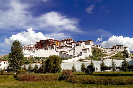The Potala Palace on a sunny summer dayのeditorial素材