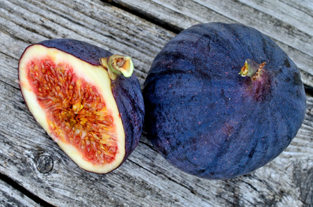 fig on wooden tableの写真素材