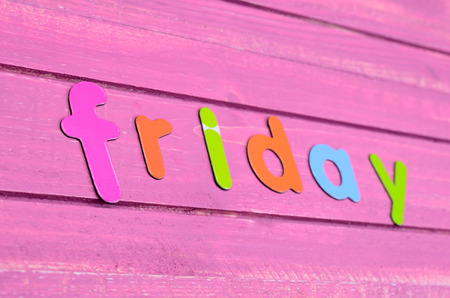 word letter friday on pink wooden tableの写真素材