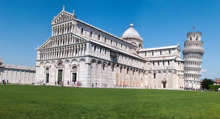 PISA, ITALY - JUNE 2010. Crowds of tourists visit the cathedral and  the leaning tower of Pisa. Piazza dei miracoli, Pisa, Italy.のeditorial素材