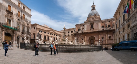 Palermo, Italy - May 2, 2011: Crowds of tourists visit piazza Pretoria, one of the main sight in Palermo. Sicily, Italyのeditorial素材