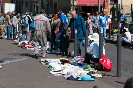 MARSEILLE, FRANCE - MAY 22, 2011: Flea market in Marseille on May 22, 2011, Franceのeditorial素材