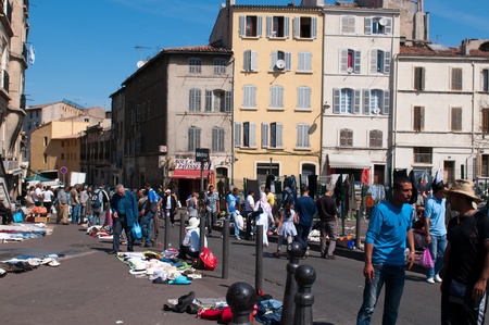MARSEILLE, FRANCE - MAY 22, 2011: Flea market in Marseille on May 22, 2011, Franceのeditorial素材