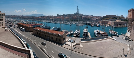MARSEILLE, FRANCE - MAY 22, 2011: Old port (Vieux Port) - one of the main sight in Marseille on May 22, 2011, Franceのeditorial素材