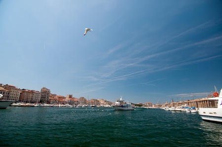 MARSEILLE, FRANCE - MAY 22, 2011: Old port (Vieux Port) - one of the main sight in Marseille on May 22, 2011, Franceのeditorial素材