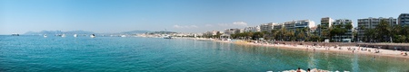 CANNES, FRANCE - MAY 23, 2011: Sunshine beach and turquoise water of the Mediterranean Sea in Cannes on May 23, 2011 in Cannes, France.のeditorial素材