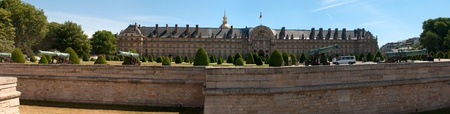 PARIS, FRANCE - MAY 28, 2011: Les Invalides hospital and chapel dome on May 28, 2011, France.のeditorial素材