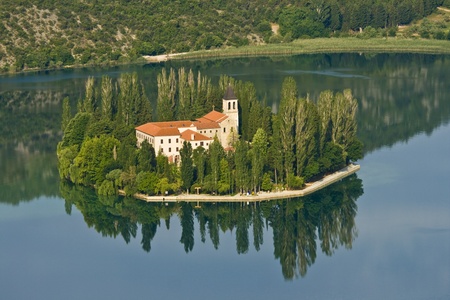 Visovac monastery, and the Visovac island part of the National park Krka, as settled and built in the 14th century. Today the rich monastery library includes particularly rare incunabula of Aesop`s fables from the 15th century.のeditorial素材