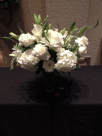 Beautiful bouquet of decorative elegant White flowersの写真素材