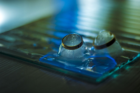 Wedding rings on iceの写真素材