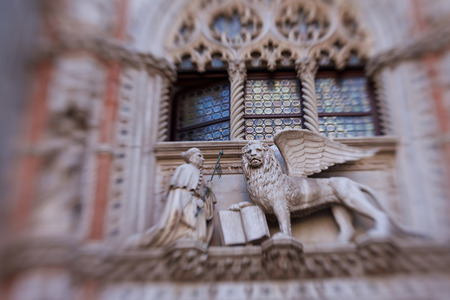 winged lion decoration on Doges Palaceのeditorial素材