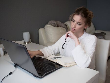 Freelance and remote work. Deadline and headache. The problem of low energy at the beginning of the...