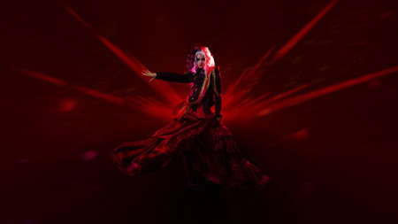 The star of the show, a fashionable heroine on the catwalk in the light of red