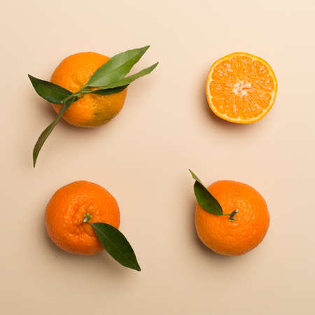 Flat lay with fresh tangerines on color background. top view.の写真素材