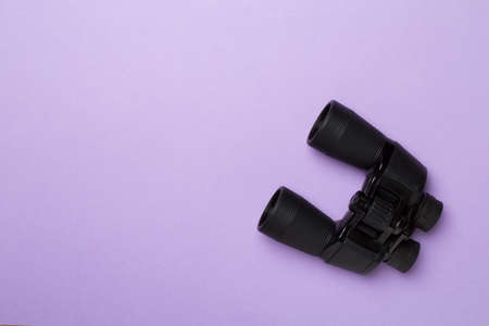 Black binoculars on color background. top view.の写真素材