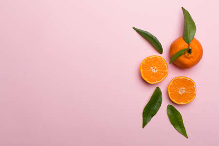 Flat lay with fresh tangerines on color background. top view.の写真素材