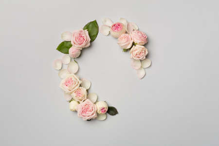 Flat lay with rose flowers on color background, top view.の写真素材