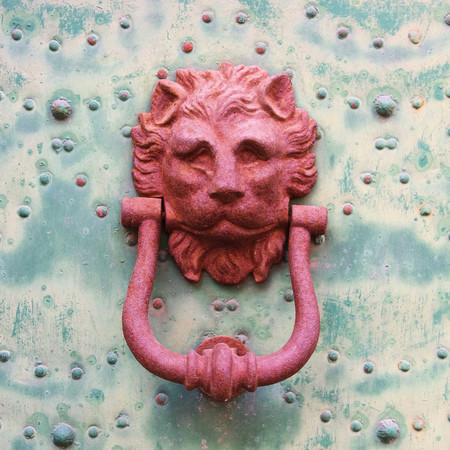door knocker 
