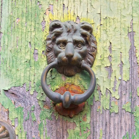 door knocker