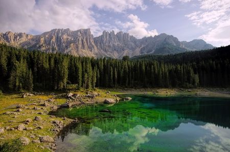 Lago di Carezza in Dolomitesの写真素材