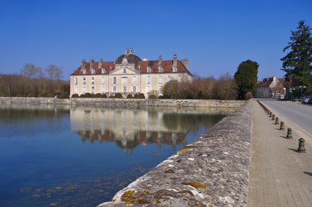 Chateau Fontaine-Francaise in Burgundy, Franceのeditorial素材