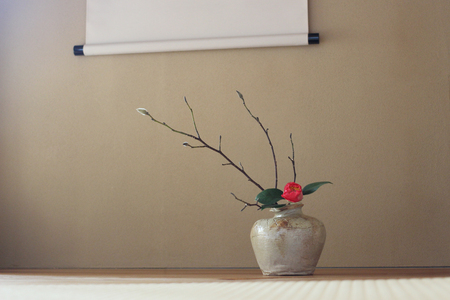 Japanese room: flowers in the vase /horizontalの写真素材