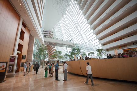 SINGAPORE - NOVEMBER 06, 2012: The hotel hall Marina Bay Sands, this hotel  one of the most luxurious hotels in the world. The hotel has the largest and most expensive casino in the world.のeditorial素材