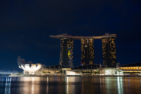 SINGAPORE - NOVEMBER 07, 2012: ArtScience Museum and hotel Marina Bay Sands in Singapore on the dusk. They are symbols, and the famous landmarks in Singapore.のeditorial素材
