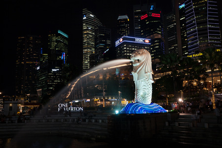 SINGAPORE - NOVEMBER 07, 2012  Tourists on the waterfront at the fountain-statue of the Merlion  Merlion is an imaginary creature with head of lion and the body of a fish and is a symbol of Singapore のeditorial素材