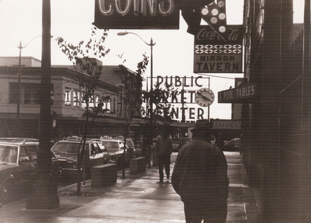 SEATTLE, USA - CIRCA 1982: Public Market Center in downtown Seattle in the evening, Washington state, USA. Photo scanned from old paper photography.のeditorial素材