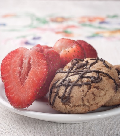 strawberries and cookies on the tableの写真素材