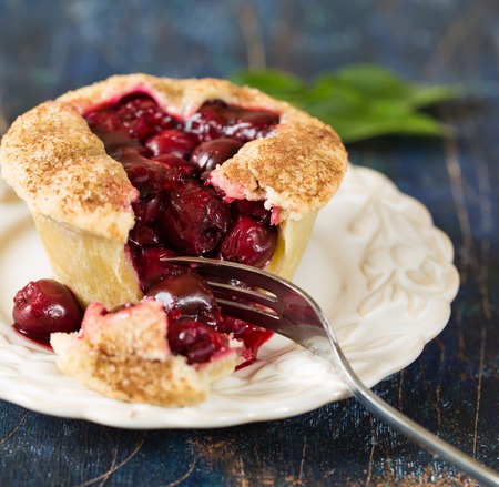 Fresh mini cinnamon sweet cherry pie close-up.の写真素材