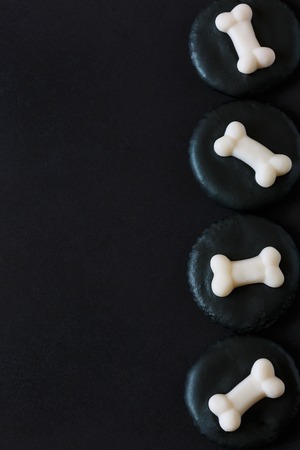 Fresh halloween sugar bones and black iced cookies.の写真素材